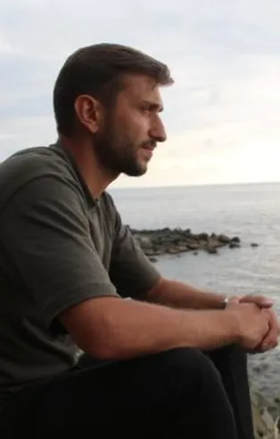 Serinlemek için girdiği denizde kaybolan babasını 6 gündür kıyıda bekliyor