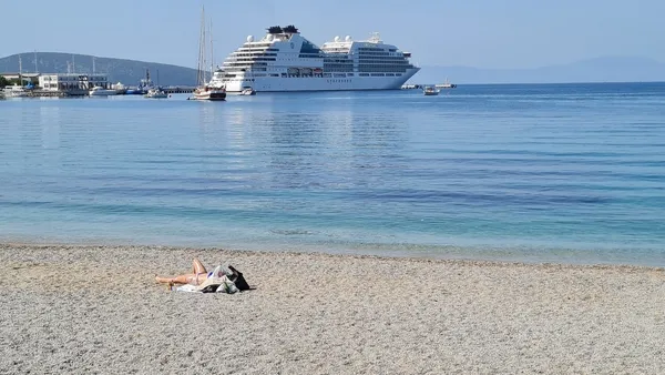 bodruma-sezonun-ikinci-kruvaziyer-gemisi-geldi-1651053977599.jpg Esnaf mutlu! Bodrum'a sezonun ikinci kruvaziyer gemisi geldi-2