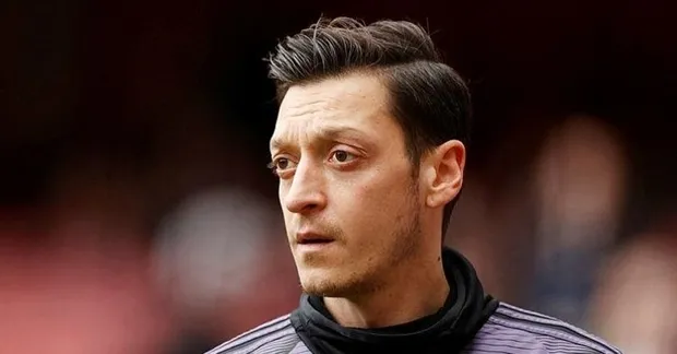 Arsenal forması giyen Mesut Özil SMA hastası Metehan Fidan'ın ailesiyle buluştu-1