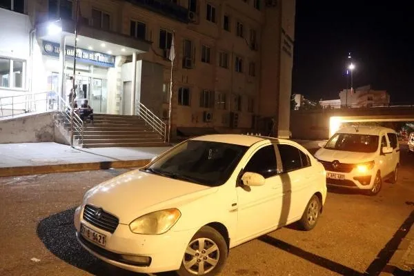 Gaziantep’te kimlik kontrolü yapan bekçileri bıçaklayan saldırgan vurularak öldürüldü-4