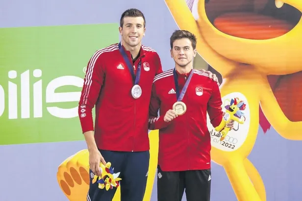 fenerbahceli-taraftarladan-joshua-king-tepkisi-1657066333322.jpeg Fenerbahçeli taraftarladan Joshua King tepkisi!-14