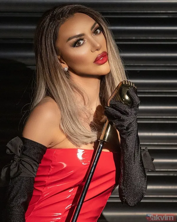 Kınalı, Son Dönemlerde Yaptığı Açıklamalarla Da Sık Sık Adından Söz Ettirdi. Önceki Akşam Bir Mekanda Sahne Alan Ünlü İsim, Bu Kez Oje Çıkışıyla Tüm Dikkatleri...