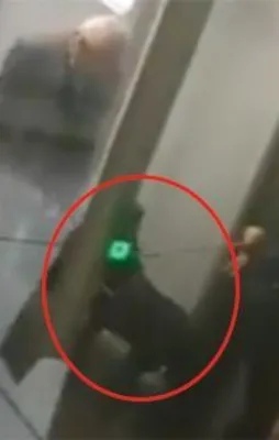 Düsseldorf havalimanında skandal uygulama