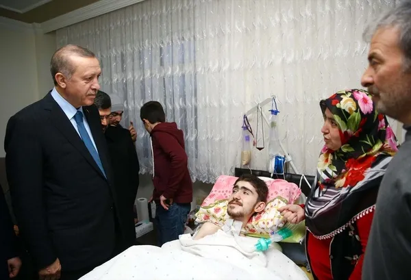 Erdoğan, kas hastası gencin cenaze törenine katıldı-1