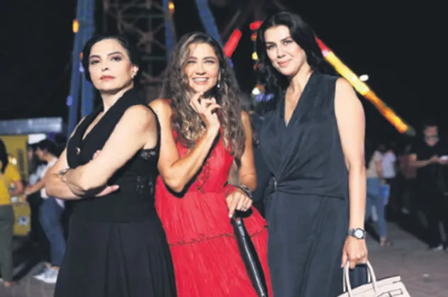 'Aman Reis Duymasın' filminin oyuncuları çocukluk günlerine döndü... Lunaparkta...