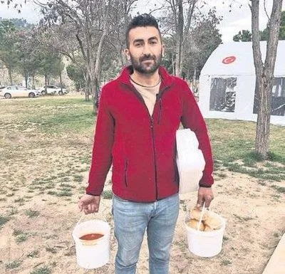 Turkuvaz Medya deprem bölgesinde iftar çadırı kurdu: "Buradaki insanları unutmasınlar"-3