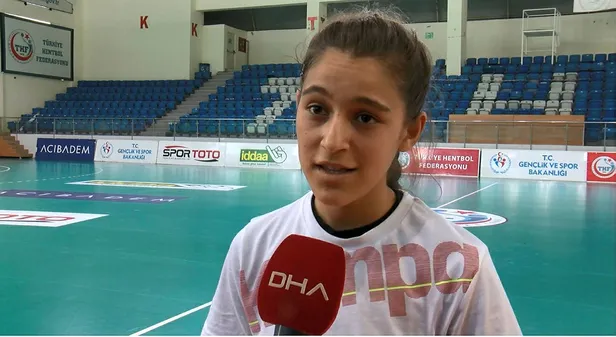 sanliurfali-13-yasindaki-hentbol-sporcusu-merve-akpinar-koyumdeki-kiz-cocuklarinin-kaderini-degistirecegim-1625525406461.jpg