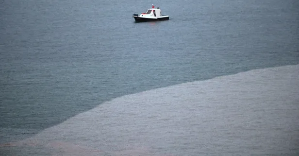 Çanakkale'de sağanak hayatı felç etti! Denizin rengi şaşkına çevirdi!