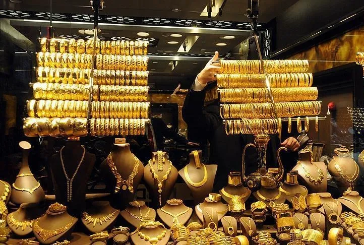 Altın yeniden zirvede