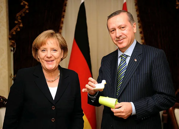 baskan-erdoganin-davetine-icabet-eden-almanya-basbakani-angela-merkel-yarin-turkiyede-1634302637430.jpg Başkan Erdoğan'ın davetine icabet eden Almanya Başbakanı Angela Merkel yarın Türkiye'de-8