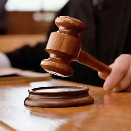 İşverenin tarihsiz istifa dilekçesi oyunu mahkemeden döndü! İşçiye 4 maaşlık tazminat kararı