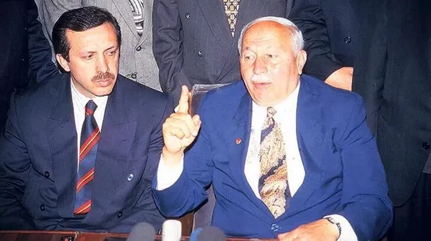 baskan-erdogan-merhum-basbakan-necmettin-erbakanin-kabrini-ziyaret-etti-1685193997991.jpeg