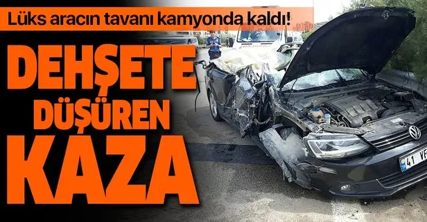 Bursa’da dehşet veren kaza! Lüks aracın tavanı kamyonda kaldı