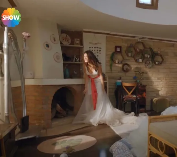 havva-cildirdi-gelinligini-paramparca-etti-icimizden-biri-5-bolum-canli-izle-show-tv-icimizden-biri-son-bolum-full-izleme-secenegi-1634056663894.jpg İçimizden Biri 5. bölüm izle! Havva çıldırdı, gelinliğini paramparça etti! Show TV İçimizden Biri son bölüm full izleme seçeneği!-2