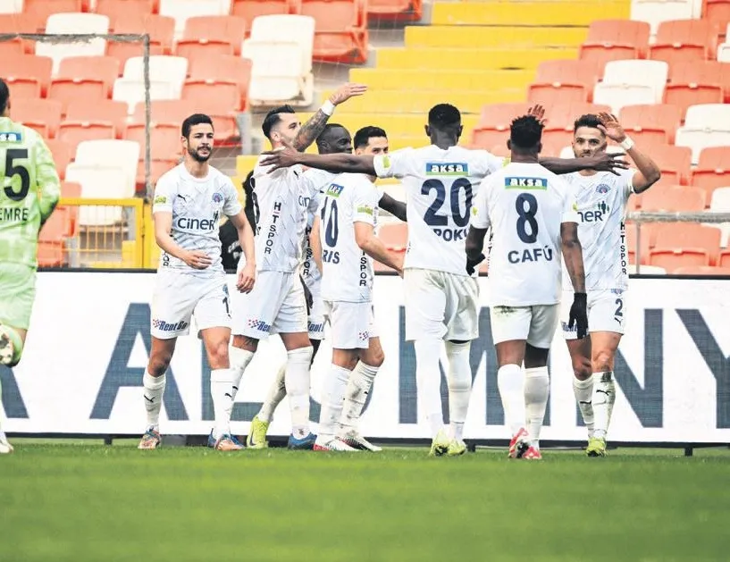 Düelloda gülen Kasımpaşa