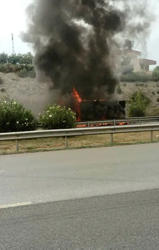 Seyir halindeki TIR alev aldı