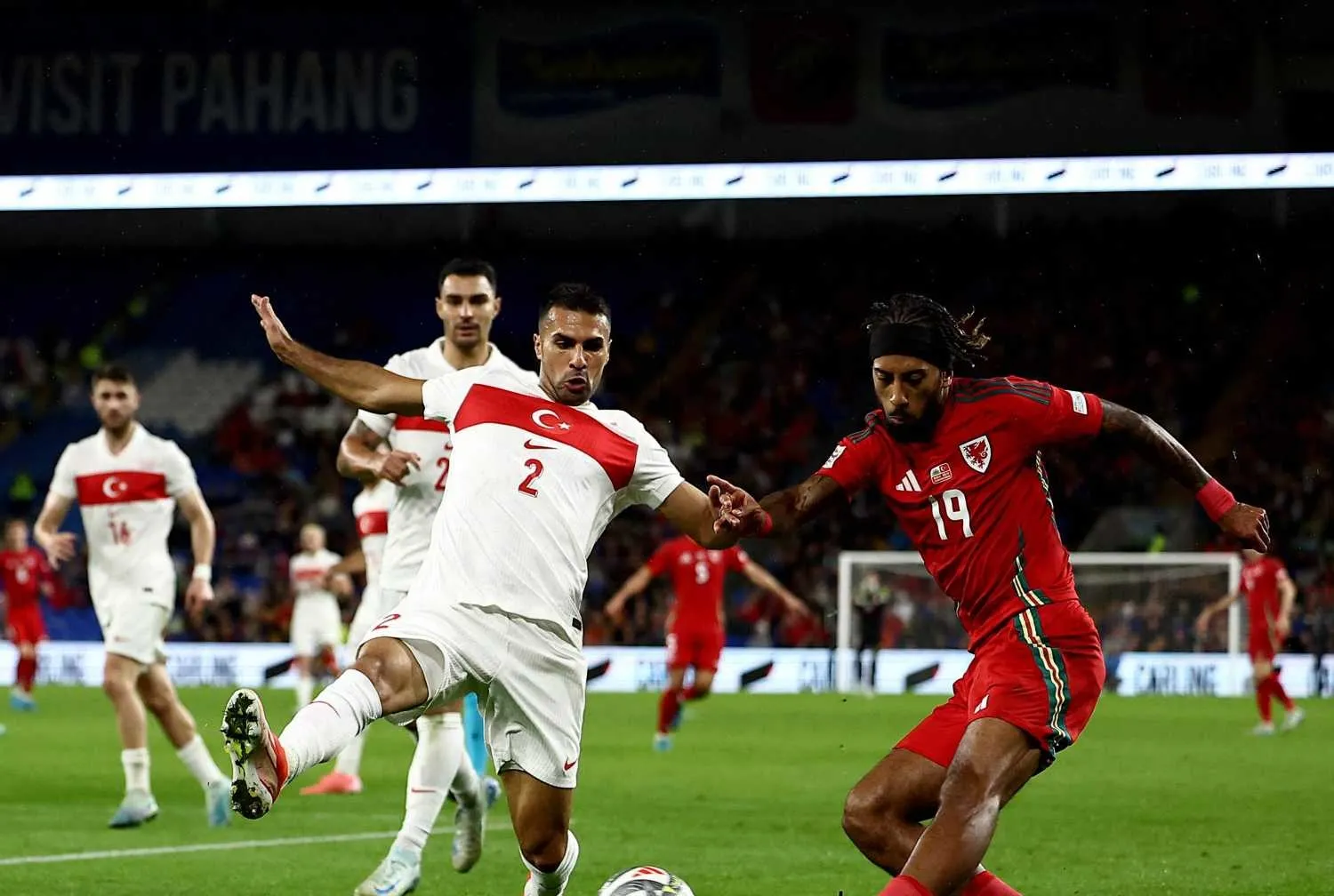 Zeki Çelik Fulham yolunda! İmza an meselesi