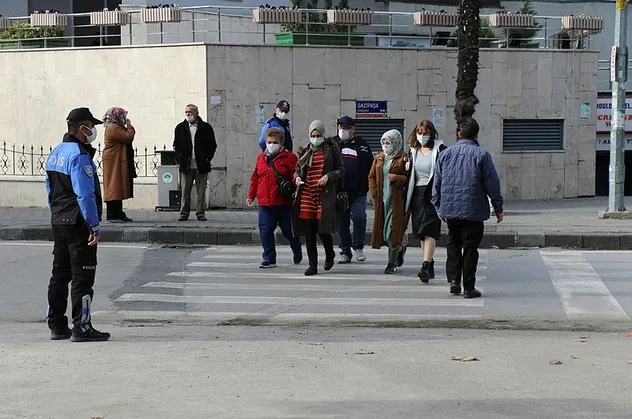 Koronavirüs aşısı olan test için hastaneye koştu! Uzmanlardan uyarı geldi