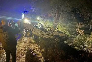 Kontrolden çıktı ağaca çarptı hurdaya döndü: 1 ölü