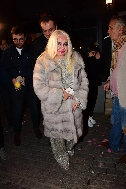 7-ayda-10-kilo-verdiren-banu-alkan-diyeti-yesilcamin-afroditi-2-metotla-69-kiloya-dustu-haftada-150-dakika-1721819785413.jpeg Yeşilçam'ın Afrodit'i 2 metotla 69 kiloya düştü! 7 ayda 10 kilo verdiren Banu Alkan diyeti! 'Haftada 150 dakika...'-3