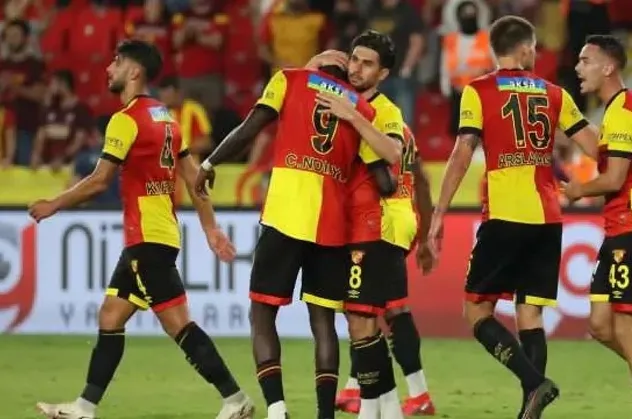 Göztepe, Başakşehir karşısında geriden geldi kazandı!