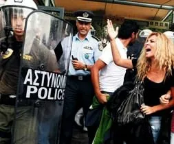 Komşu yine karıştı