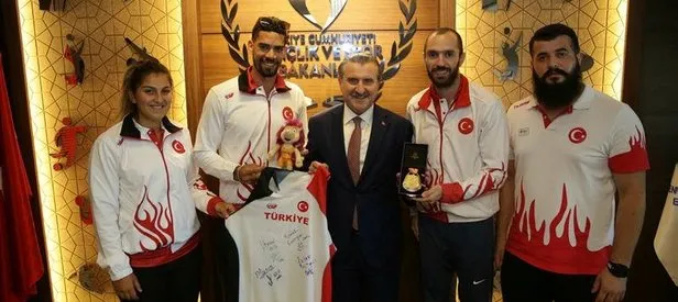 Bakan Osman Bak milli atletleri kabul etti