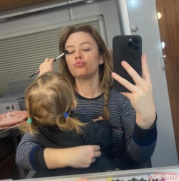 Bahar'ın yıldızı Demet Evgar'ın kızı Mavi'ye bakın! Beraber tatile çıktılar! Mavi'nin tavşan sevdiği anlar beğeni yağmuruna tutuldu - 4