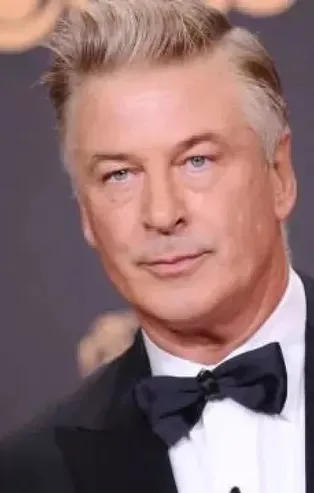 Alec Baldwin film çekiminde kazara 2 kişiyi vurdu: 1 ölü, 1 yaralı