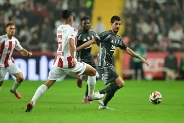Beşiktaş’a büyük şok! Yıldız futbolcu maça devam edemedi