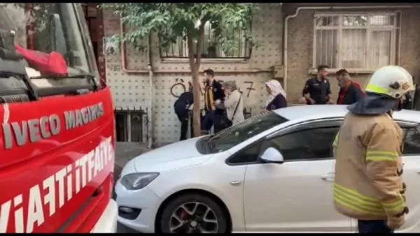 1697359618704.jpeg Esenler'de ailesiyle tartıştı evi ateşe verdi!-4