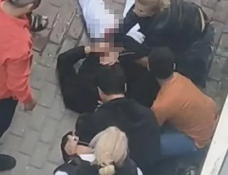 Bursa’da sinir krizi geçiren genç kız sevgilisini bıçakladı