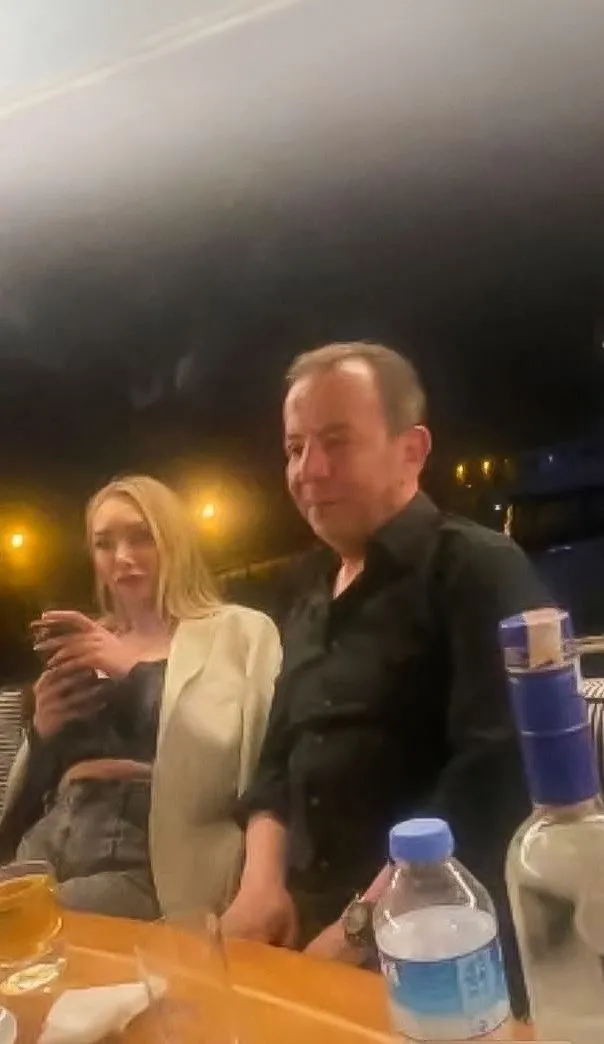 1779187389883.jpg Tanju Özcan'ın uçkur yatındaki "sarışın kadın" ortaya çıktı: Zeynep K. her şeyi anlattı-5