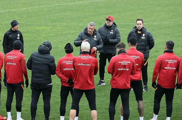 Galatasaray’ın yeni teknik direktörü Domenec Torrent ilk sınavına çıkıyor! Babel’in son antrenmanda sakatlanması planları bozdu