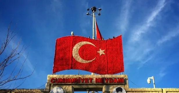 CHP'li Bakırköy Belediyesi'nden skandal karar! Cumhuriyet Meydanı'nın ismini Tarık Akan Özgürlük Meydanı olarak değiştirdi!-2