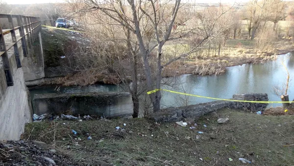 kendisini-aldattigini-dusundugu-kocasini-oldurup-dereye-atti-1641209645076.jpg Kendisini aldattığını düşündüğü kocasını öldürüp dereye attı-10