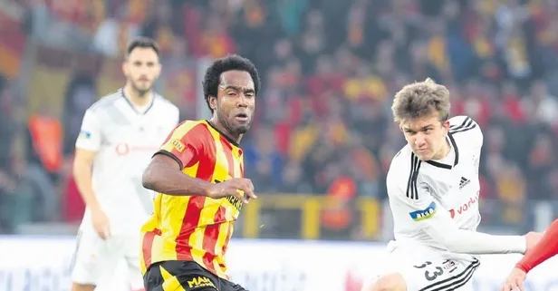 18 yaşındaki Rıdvan büyük alkış aldı