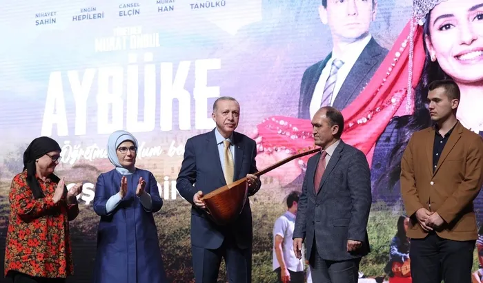 Külliye'de duygu dolu anlar! Şehit Şenay Aybüke Yalçın'ın bağlaması Başkan Recep Tayyip Erdoğan'a emanet-2