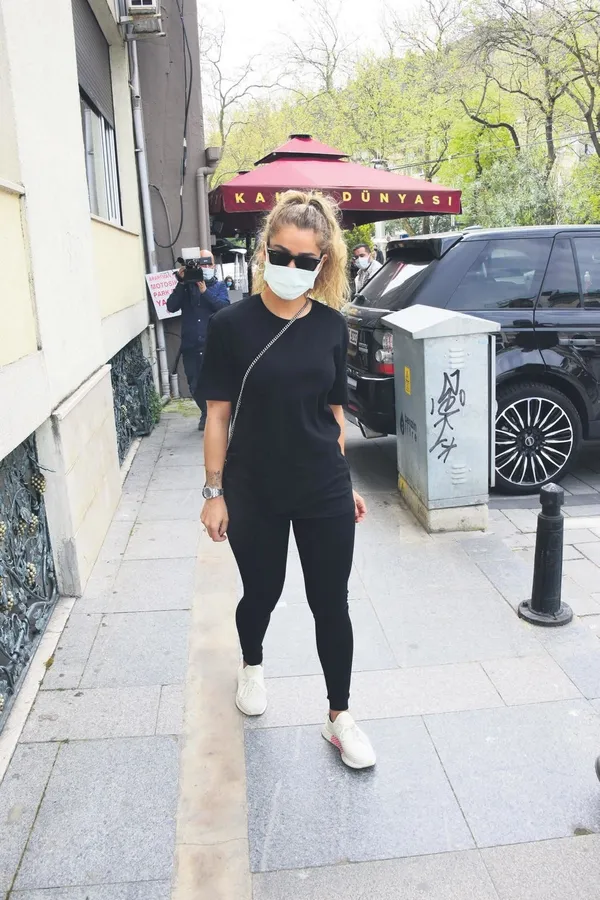 2 buçuk milyon TL'lik lüks cip, 200 bin TL'lik tektaş, 340 bin TL'lik saat... Öykü Çelik'in ayakları yere basmıyor-3