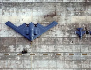 ABD’nin İrandaki Fordo, İsfahan ve Natanz nükleer tesislerini vurduğu hayalet uçak! İşte B-2 Spirit’in özellikleri