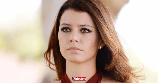 Yeni hali hayranlarını birbirine düşürdü! Beren saat yüzündeki o detaydan sıkıldı ve soluğu estetik doktorunda aldı! 
