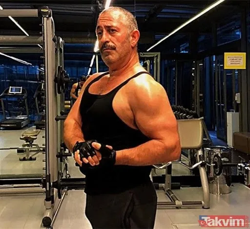 Cem'in Kırmızı Aracı Sosyal Medyada, "Serenay Sarıkaya İle Yaş Farkını Ancak Böyle Kapatmaya Çalışıyor' Şeklinde Yorumlandı. Geçtiğimiz Mart Ayında Bir Avm'de...