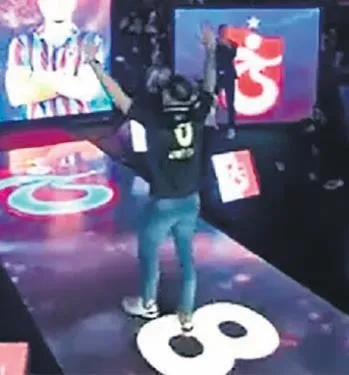 sampiyonluk-kutlamalari-oncesi-karadeniz-bordo-maviye-boyandi-1652567080214.jpeg Şampiyonluk kutlamaları öncesi Karadeniz, Bordo-Maviye boyandı-6