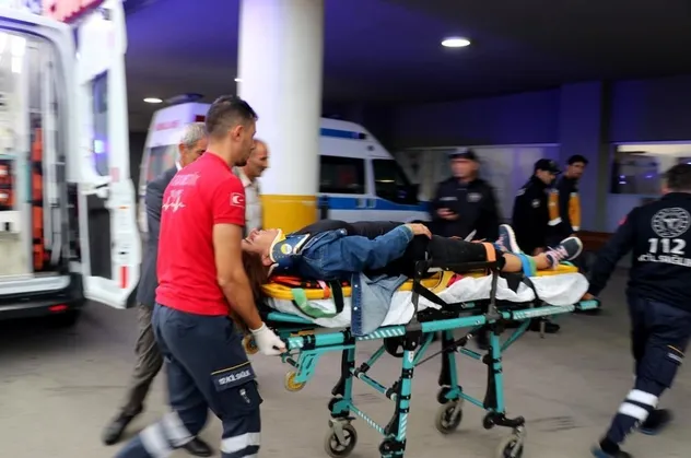 Erzincan'da midibüsün devrilmesi sonucu 21 kişi yaralandı