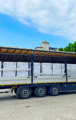 Alanya'da bir tırda 17 bin 160 şişe kaçak içki ele geçirildi