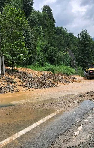 Rize'de şiddetli yağış! Hayatı felç etti