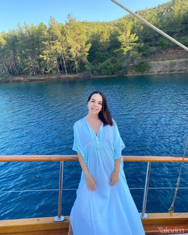 7 ay önce anne olan Bengü siyah mayosuyla salına salına yürüdü! Görenin ağzı açık kaldı! “İki çocuk doğurdum ama fiziğim...” - 8