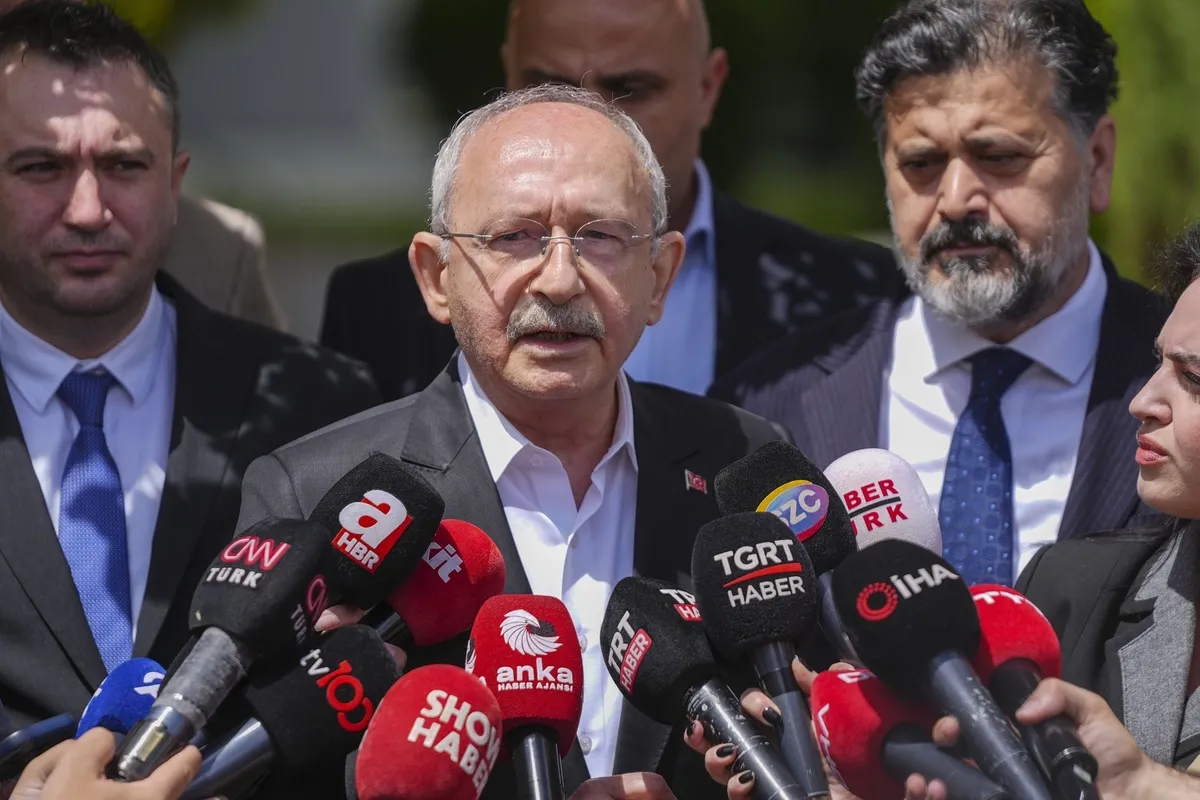 "ÖZGÜR KENDİNİ GRUP BAŞKANI SEÇTİRDİ"-1