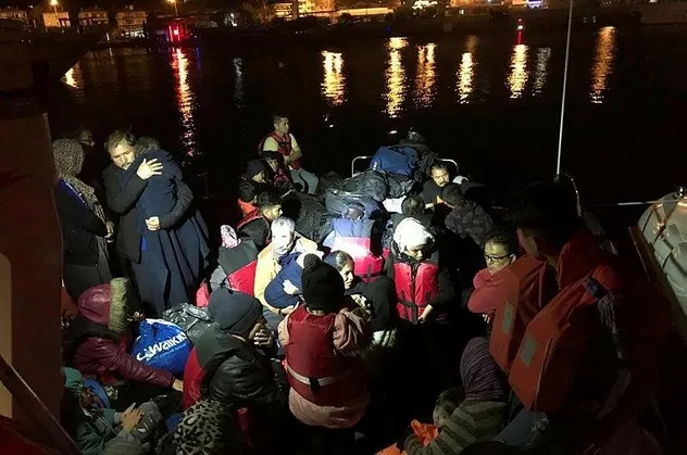 İzmir'de 34 düzensiz göçmen yakalandı