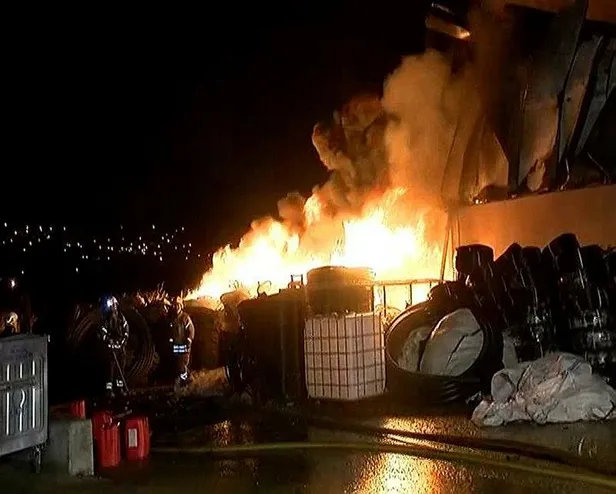 catalcada-harput-sanayi-sitesindeki-plastik-fabrikasinda-yangin-cikti-alevler-diger-fabrikalara-sicradi-1675565405313.jpeg Çatalca'da Harput Sanayi Sitesi'ndeki plastik fabrikasında yangın çıktı! Alevler diğer fabrikalara sıçradı-4